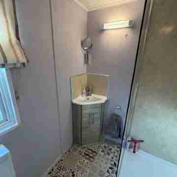 Luxury Moorhen Lodge & Hot Tub. 3 miles from York city centre! The best of both! Rooms