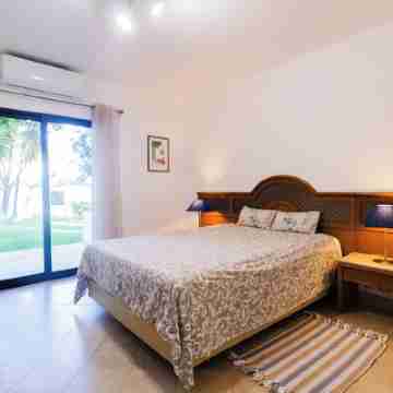 371,V.3 Balaia Golf Village in Baleia pool area AC/Wifi /Barbecue,800m Beach Rooms