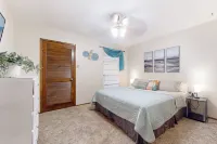 Walk to Park! Family-Friendly Laredo Home w/ Yard - 2 Sao