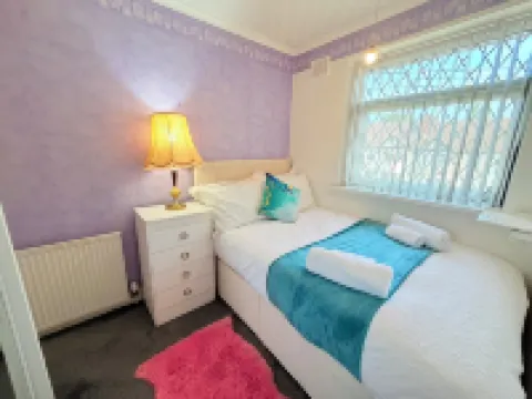 Homey 4 bedroom house for families or large groups