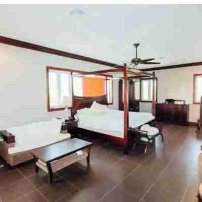 Beautiful Villa with Beach Access Rooms