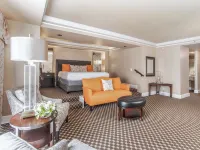 Menger Hotel Отели рядом с достопримечательностью «Центр города - Набережная»
