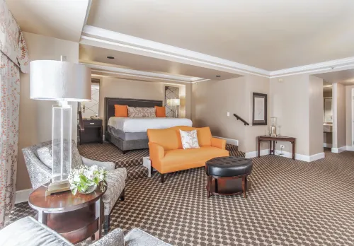 Menger Hotel - parking
