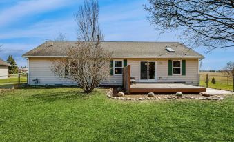 1/2 Mi to Lake! Traverse City Retreat w/ Dock