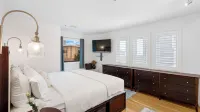 Walk to Manhattan Beach Pier, Ocean Views, Balcony, & Peloton Casa Del Mar by Avantstay - balcony