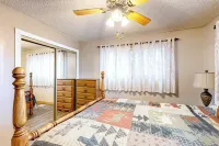 3BR Idyllic Cabin in the Woods w/ Wood Fireplace - balcony