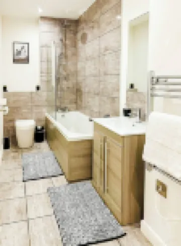 Spacious City Centre Apartment for Up to 5