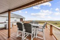 Spacious Beachfront Duplex - Top Floor - Dog Friendly 124 S Fletcher
