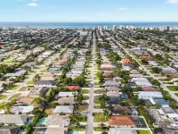 Exclusive Jan–May Special  Naples Pool Home Walk to Beach & Mercato - 2 estrellas