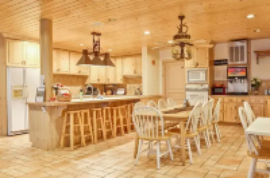 9500 sq ft 3 Levels 4u! 1.7Acr Pool Jacuzzi Sauna SptCourts 3Levels+EV View&More