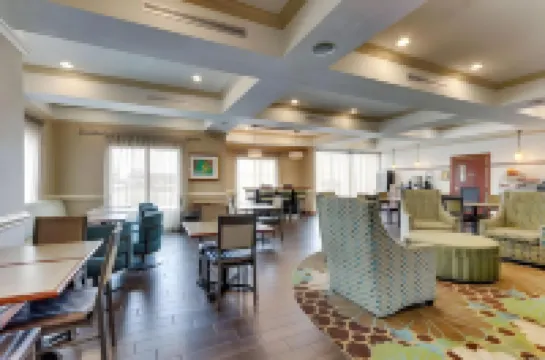 Comfort Inn & Suites Hotels in Woodway