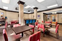 Comfort Suites Goodlettsville Rivergate - 駐車場