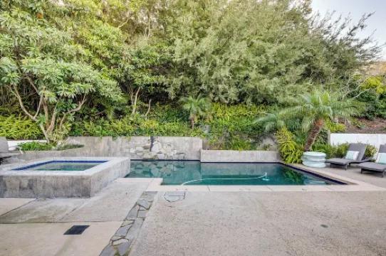 Pool & Coastline Views: Luxe La Jolla Home