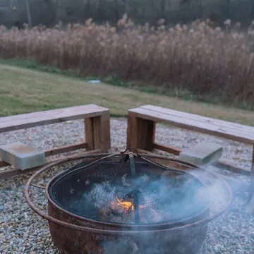 Cedar Wrapped Cozy Villa Cabin - 4 Miles From Trails