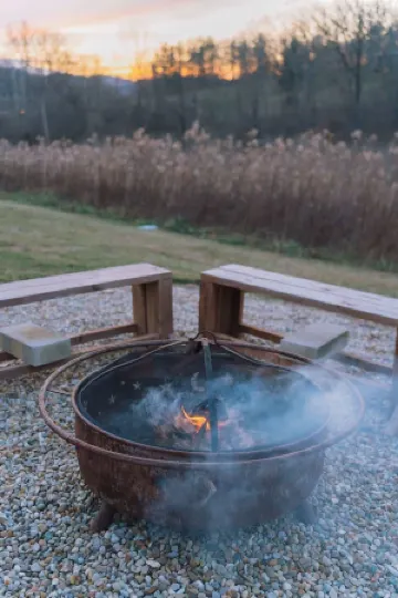 Cedar Wrapped Cozy Villa Cabin - 4 Miles From Trails