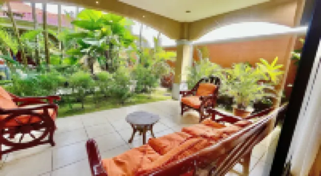 モンテカルロ ラグジュアリー コンドミニアムズ