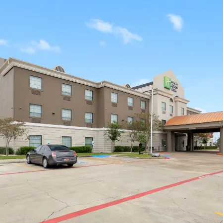 Holiday Inn Express & Suites KINGSVILLE by IHG