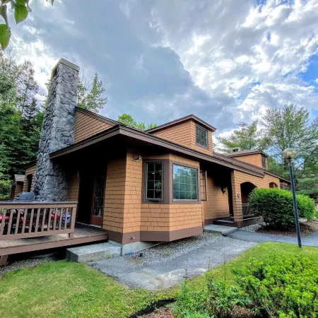 O9 New Renovated Bretton Woods Slopeside Condo with 2 Living Rooms Foosball Air Hockey