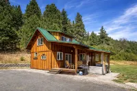 Beaver Hill Cabin Near Plain 2 Bedroom Home by NW Comfy Cabins by RedAwning