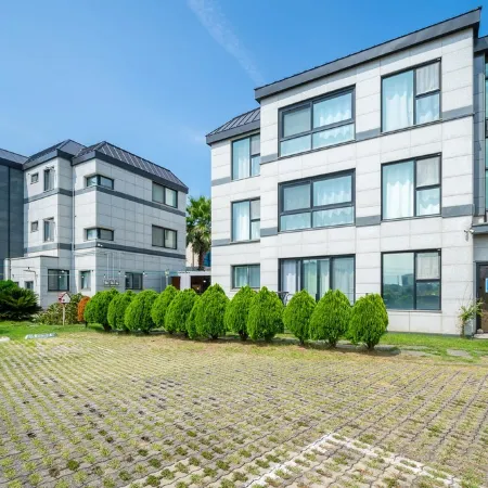 Jeju Aromtarom House Отели рядом с достопримечательностью «Храм Когванса»