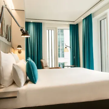 Motel One Manchester-St. Peter´s Square Отели рядом с достопримечательностью «Улица Уилмслоу-Роуд»