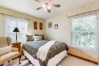 Cozy Cottage Near the Beach With Internet, AC, Washer/dryer