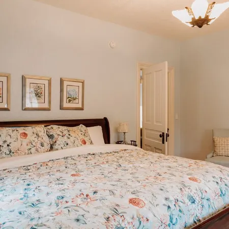 1950's Themed Historic Home in Downtown Frankenmuth Heart. Perfect Location.