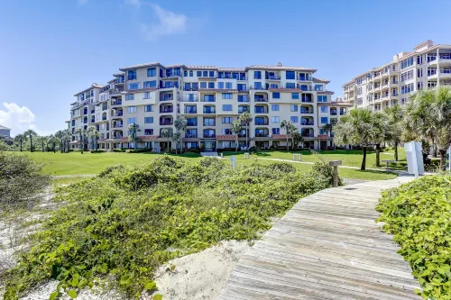 Dog-Friendly Condo Steps to Beach Wth Pool, AC & Elevator - Condos