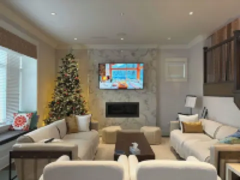 Vancouver West Cozy Retreat by Host Launch