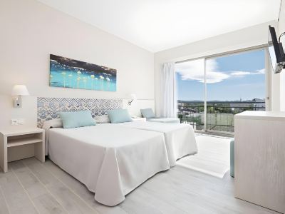 AzuLine Hotel Llevant