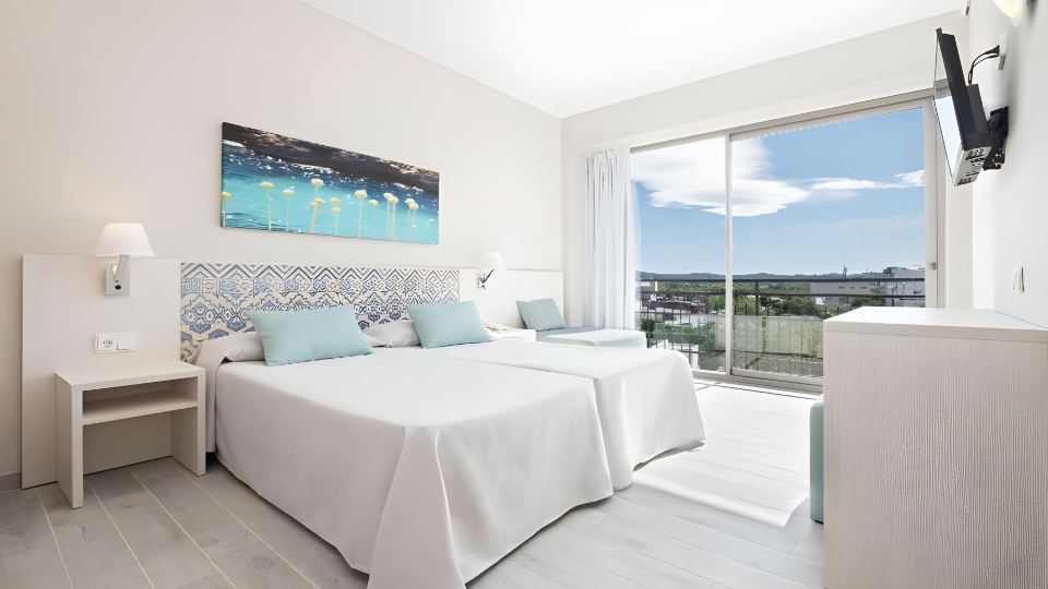AzuLine Hotel Llevant