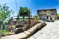 Castelvecchio Family Retreat - parking