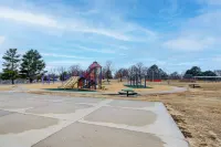 Bring the Family! Suburban Home w/ Yard in Omaha - Homestay