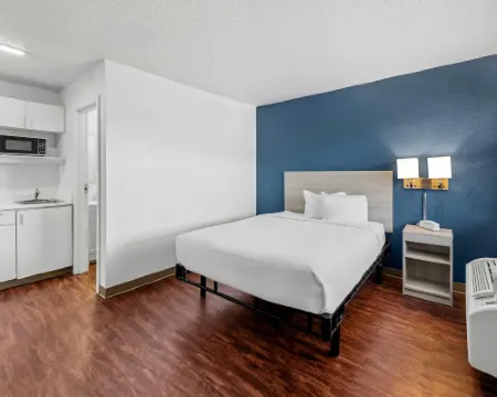 Birch Hill Suites Kansas City - Independence Hotels in Independence