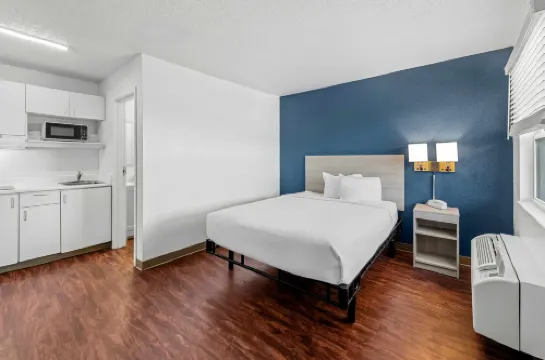 Birch Hill Suites Kansas City - Independence
