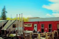 Cozy Micro-Brewery Home - บังกะโล
