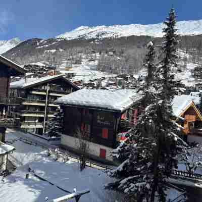 Chalet Medi Hotel Exterior