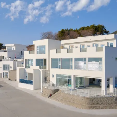 Geoje The Shine Pool Villa Отели рядом с достопримечательностью «Тематический бамбуковый парк «Мэнджонджук»»
