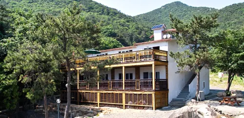 Namhae Songjeong Hwangto Pension