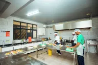 Shaste City Hotel - 2-Star