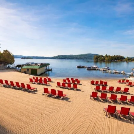 Depe Dene Lakeside Resort Отели рядом с достопримечательностью «Форт Уильям Генри»