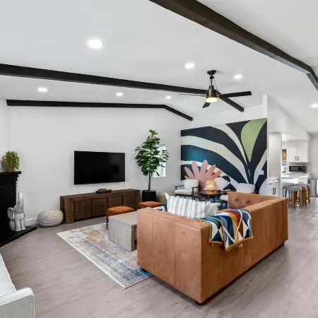3-bedroom Fireplace Stunning Spanish Home