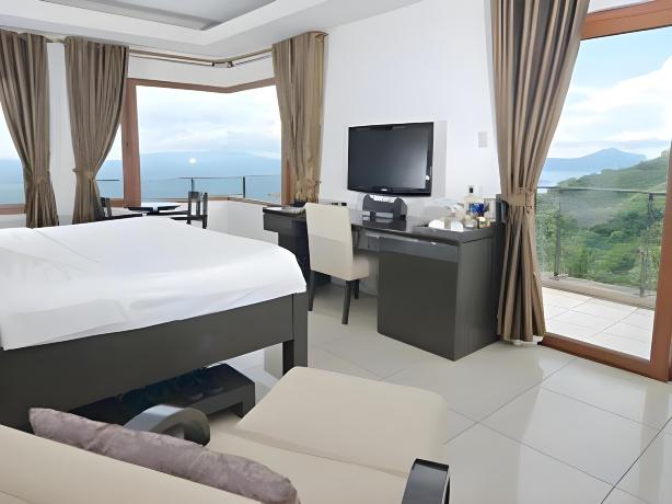 8 Suites by Fat Jimmy's Hotels in Tagaytay
