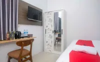 RedDoorz Syariah Near Unimus Semarang