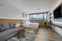 Go Living Suites - 1015 Các khách sạn ở 