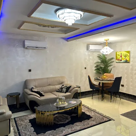 Tobby Royal Suites