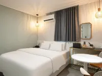 Artichoke Hotel فنادق في إنشيون