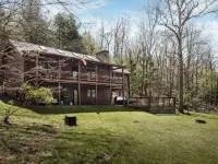 Hidden Cabin Retreat with Hot Tub in Lost City, WV Hotels in Hardy County