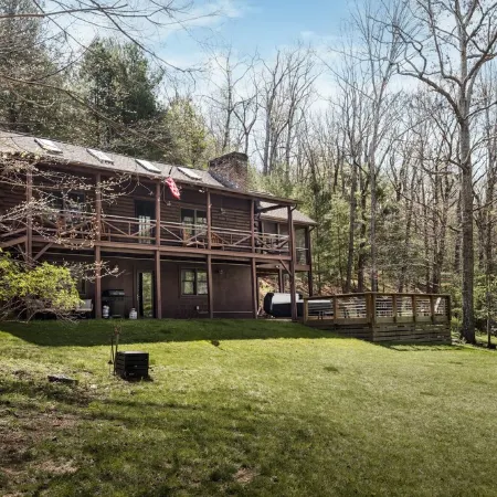 Hidden Cabin Retreat with Hot Tub in Lost City, WV