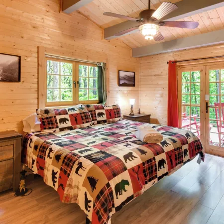 Pet-Friendly Otto Mountain Cabin w/ Fireplace!
